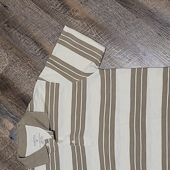 Gently Loved men's golf shirt size small made by Van Heusen mint condition - Picture 4 of 11